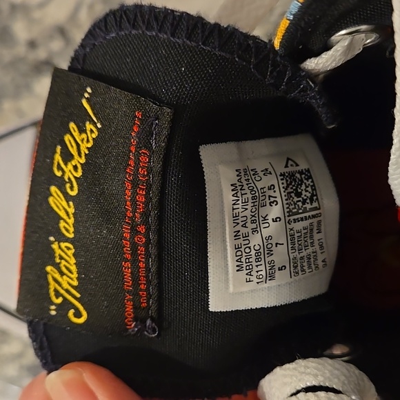 Rare Looney Tunes high top Converse - Picture 10 of 15